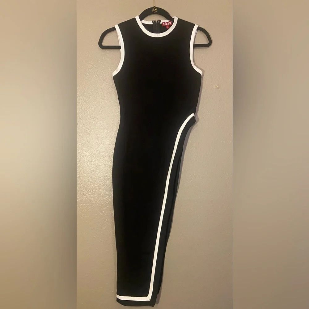 STAUD Dana Dress
Black With White Trim Right Slit
Dress Size X-Small